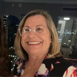 Meet your Posher, Debbe